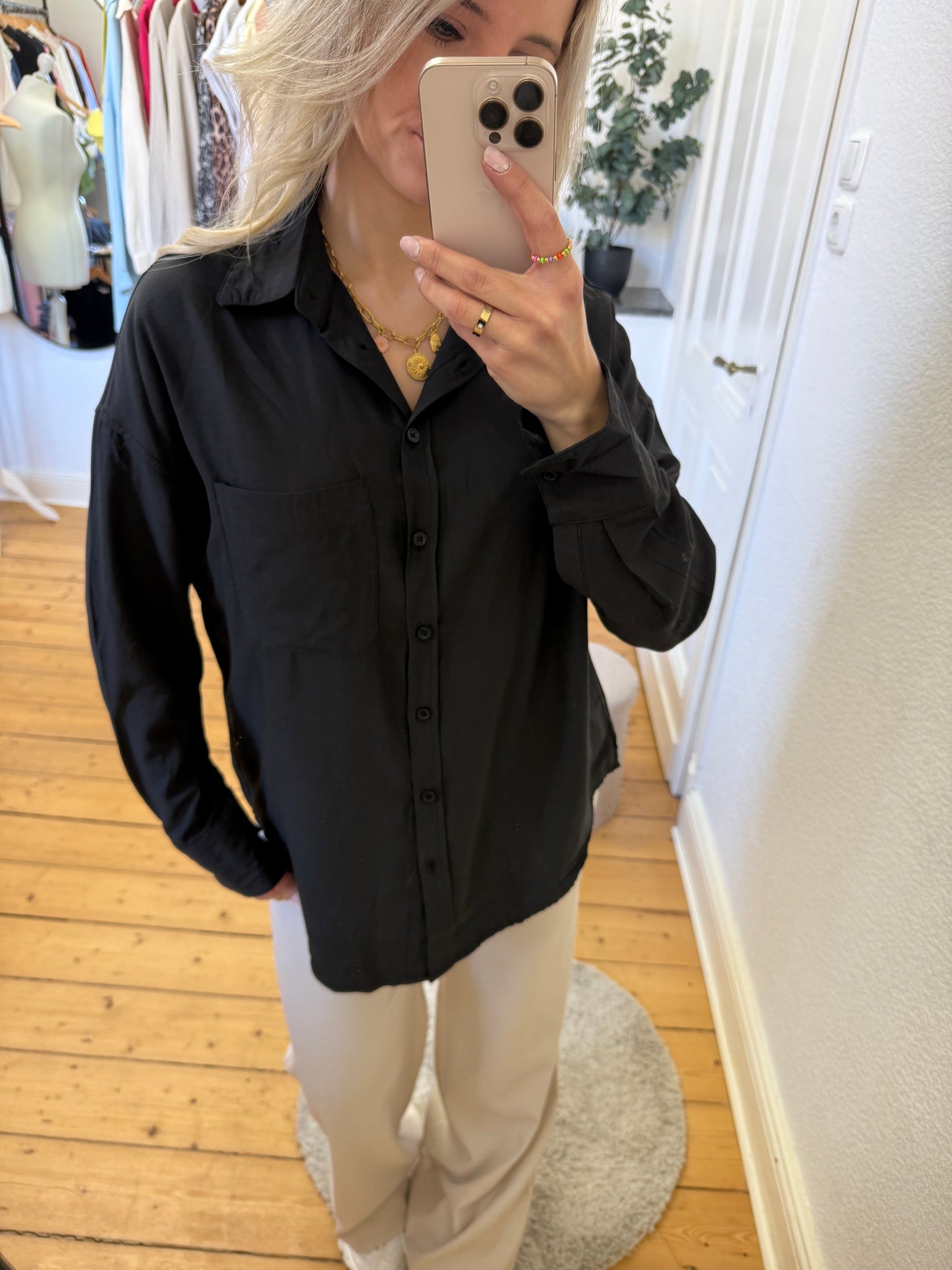 Hemdbluse in schwarz