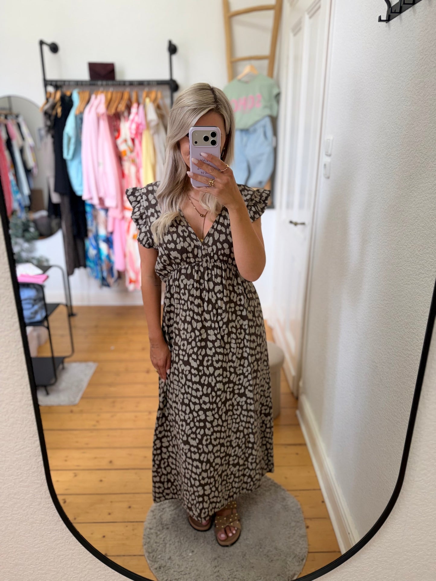 Kleid im Leoprint hell