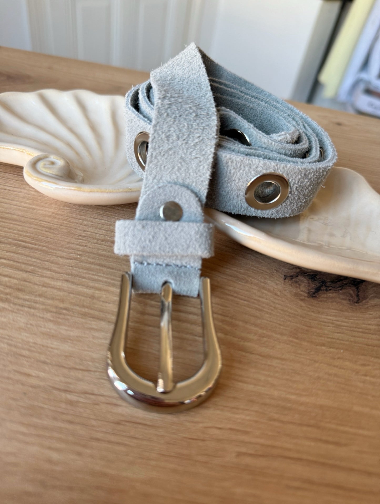 Taillengürtel mit silbernen Ösen