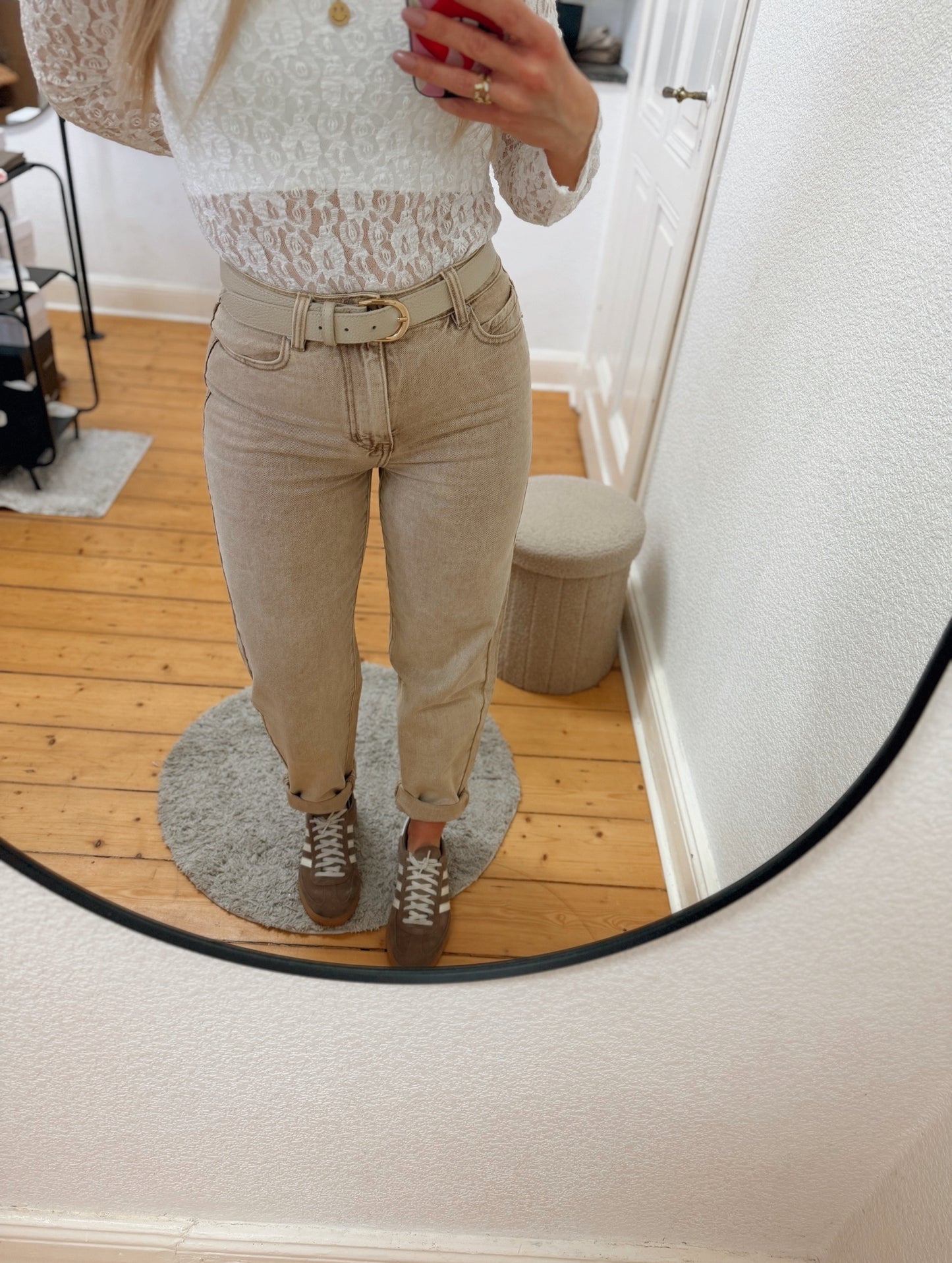 Mom jeans in beige