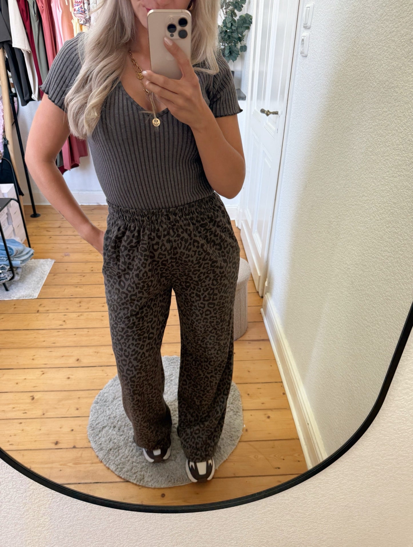 Stoffhose Leoprint