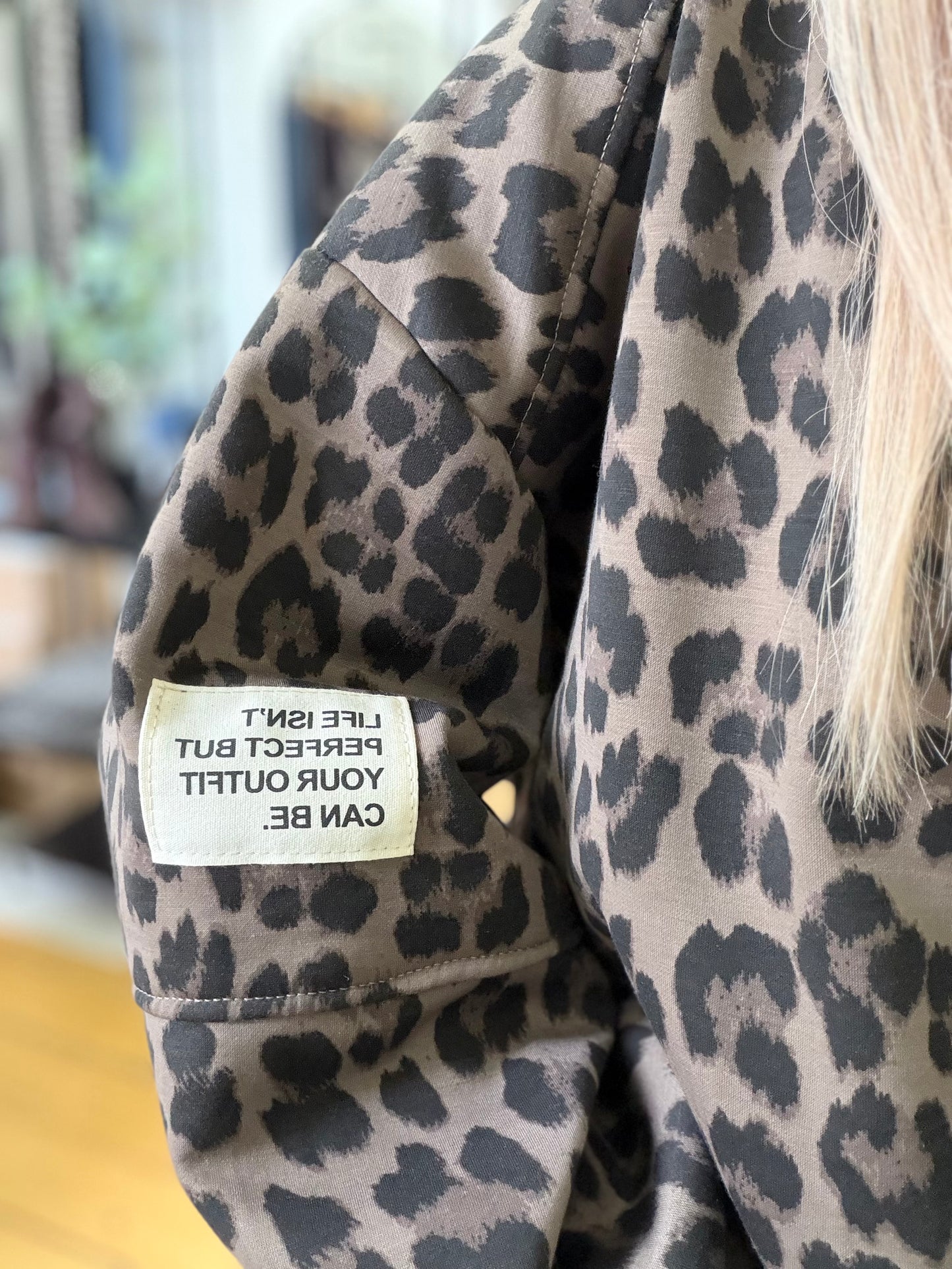 Leoprint sweater „life“