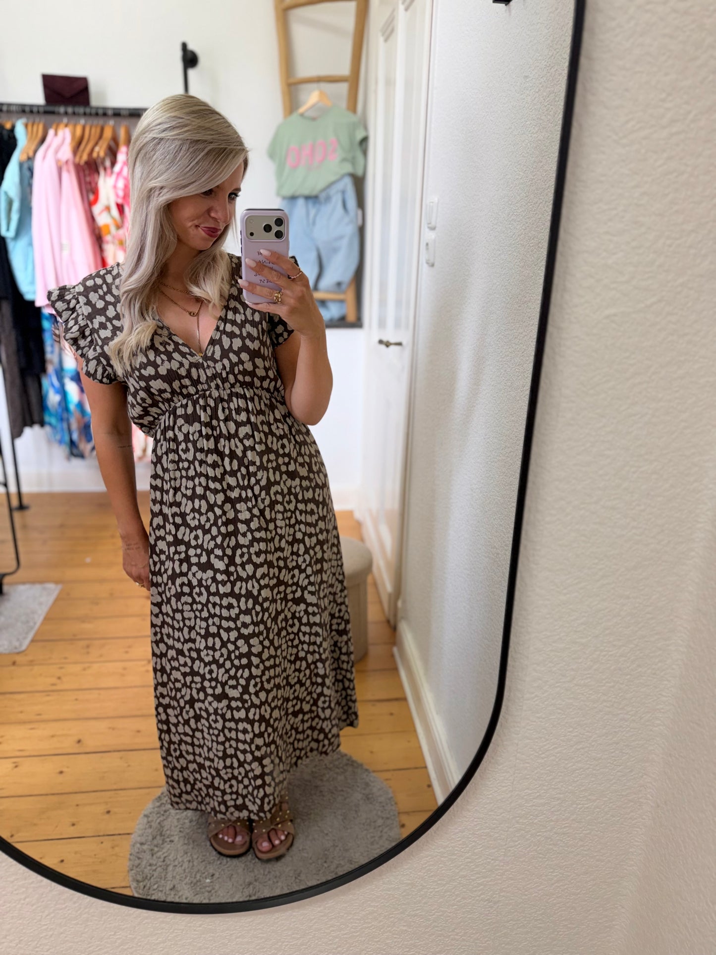 Kleid im Leoprint hell