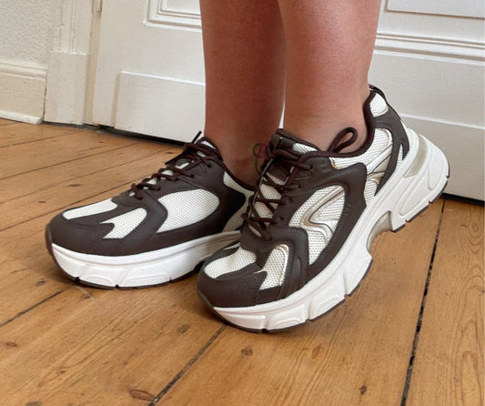 Sneaker in braun