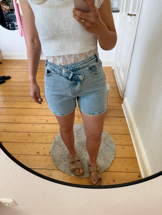 Shorts mit Crossover Bund